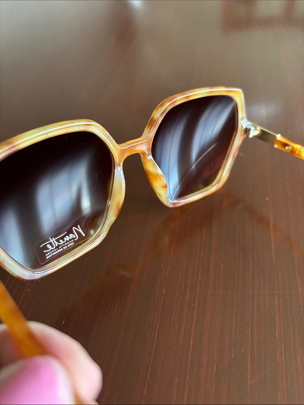 Nanette Lepore 100% UV protect,tortoise frame & arms,brown gradient lens,hexagon